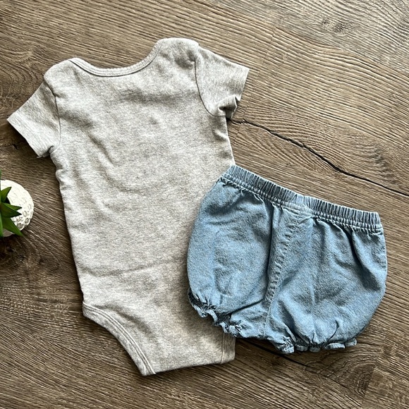 ♻️ 5/$25 ♻️ Carter’s 6 month, dinosaur 2 pc baby set summer denim shorts - Picture 3 of 5